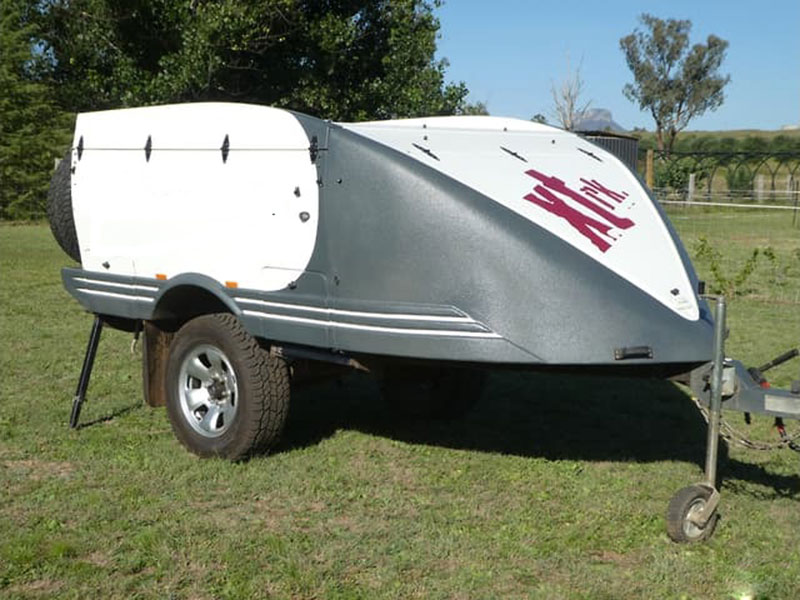 Heavy duty customized hinge for camping trailers